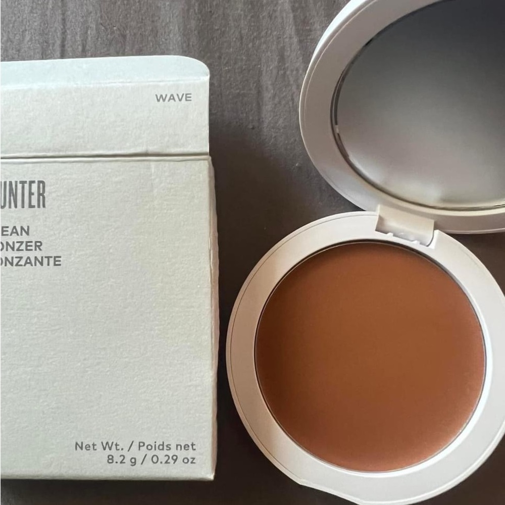 Beautycounter Highlighter “Wave” BRAND NEW IN BOX!!